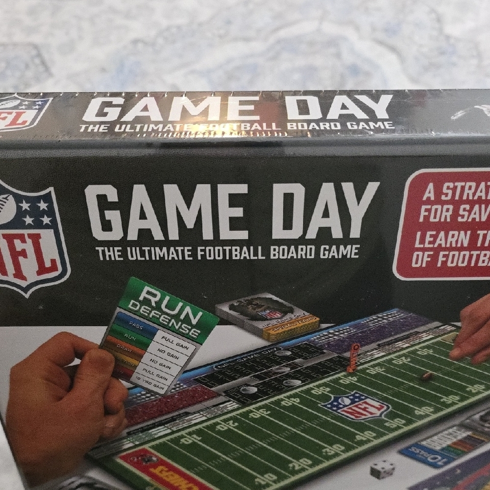 NFL Game Day Strategy Board Game - Green and Black - Picture 2 of 3